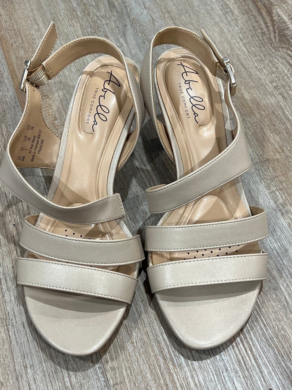 Abella True Comfort Francine Beige Strappy Slingback Heels Women’s Size 9M